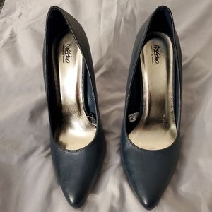 Dark blue Mossimo pumps